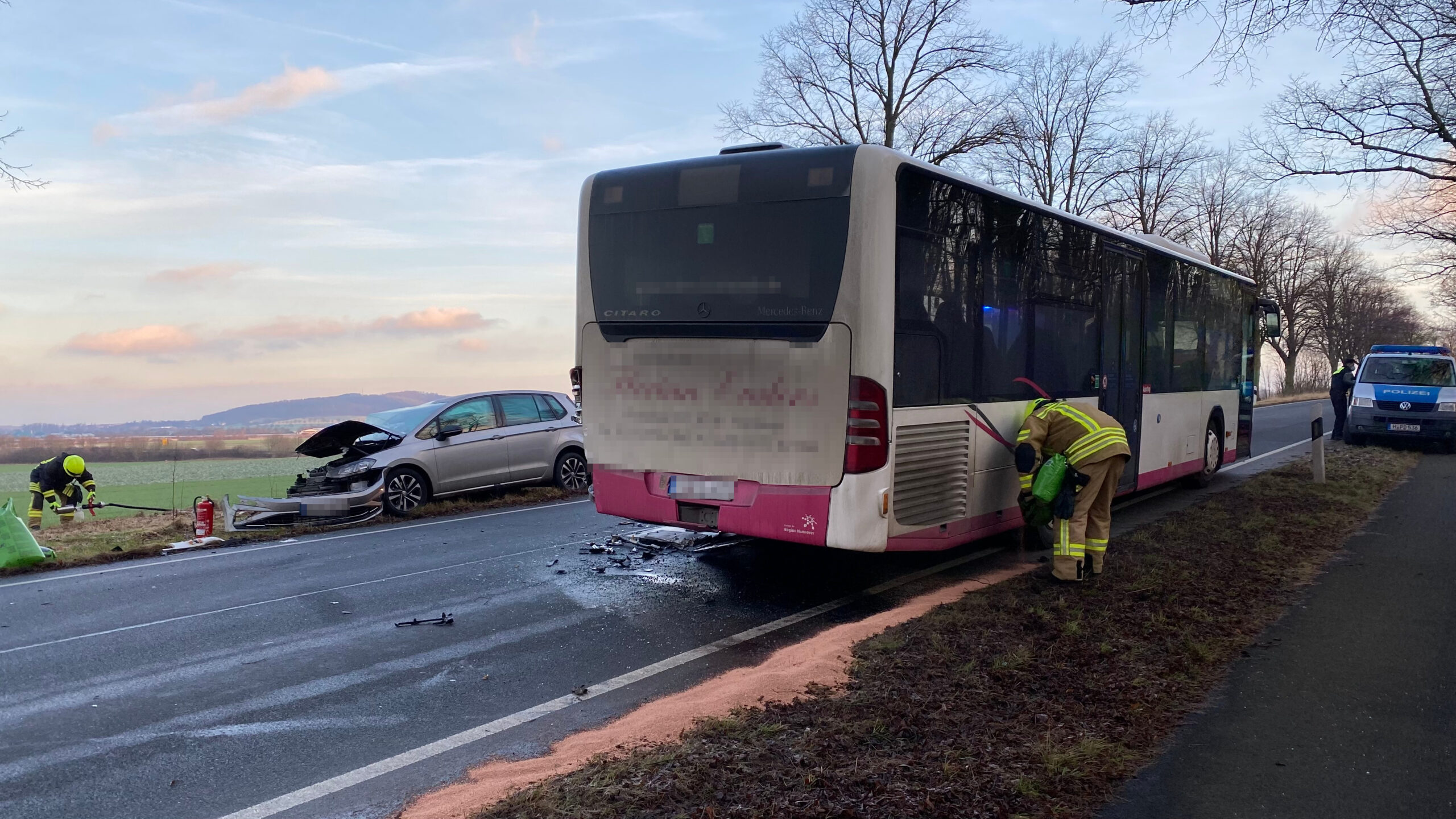 Auslaufende Betriebsstoffe nach Verkehrsunfall